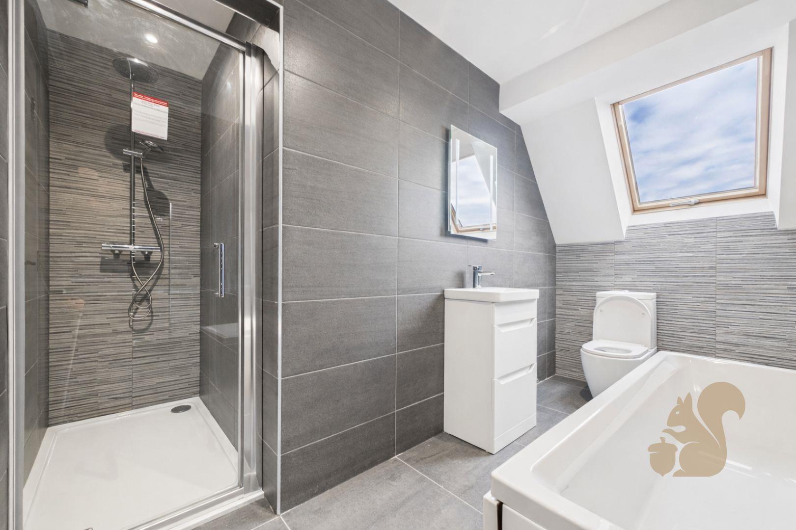 8 Kingsland - Bathroom.jpg